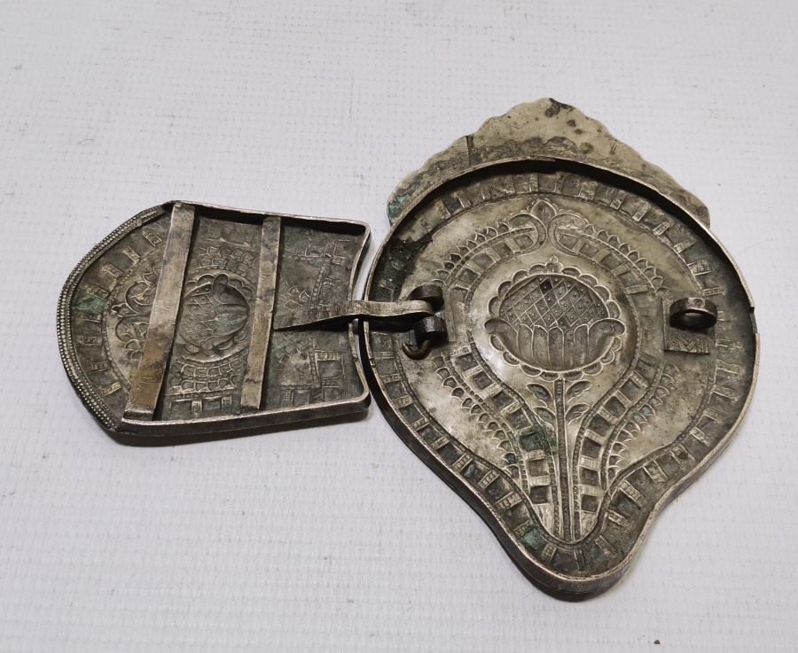 OSMANLI DÖNEMİ KABARTMA İŞÇİLİKLİ KASTAMONU YÖRESİ GELİN KEMERİ PARÇASI