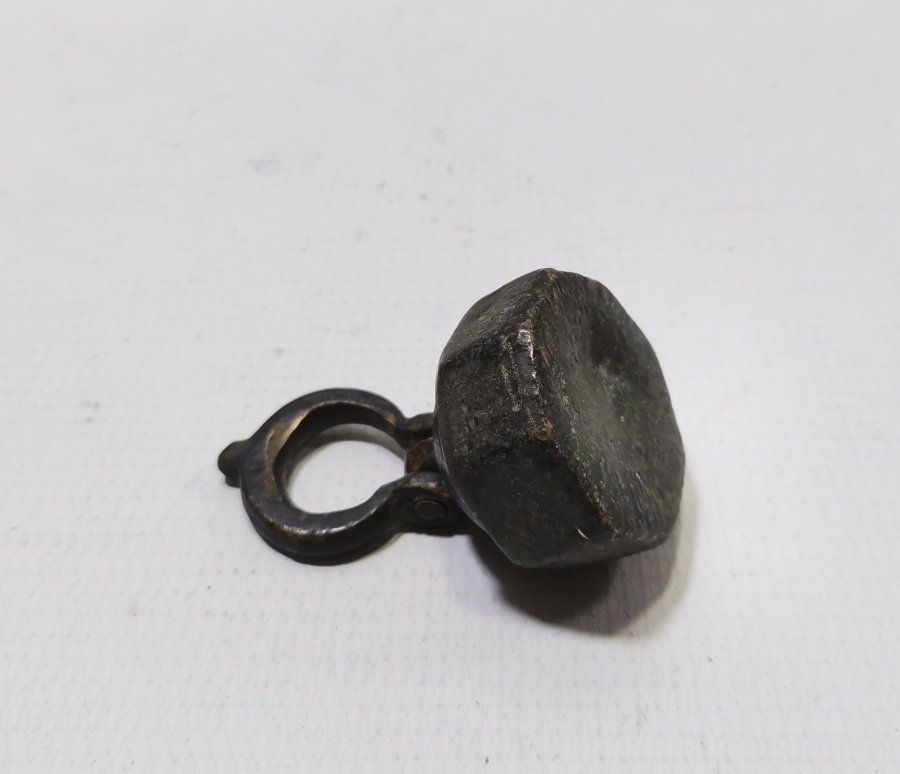 NADİR FORMDA OSMANLI DÖNEMİ TUTMAÇLI DİRHEM