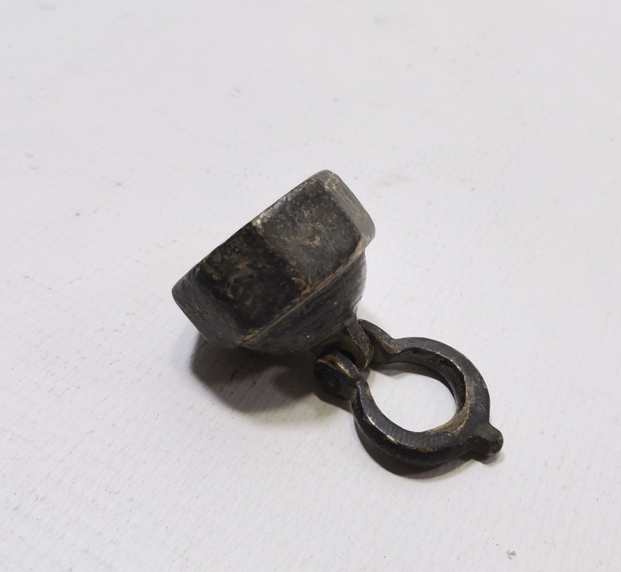 NADİR FORMDA OSMANLI DÖNEMİ TUTMAÇLI DİRHEM