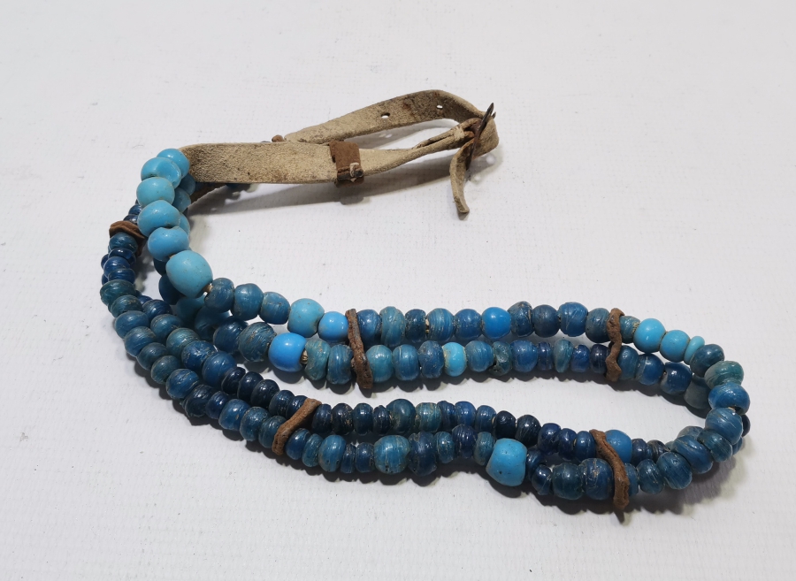 OPAL VE CAM HABBELERDEN YAPILMIŞ OSMANLI DÖNEMİ NADİR BUZAĞI KOLYESİ