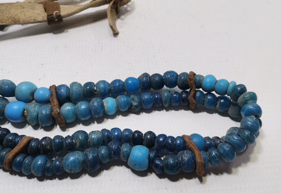 OPAL VE CAM HABBELERDEN YAPILMIŞ OSMANLI DÖNEMİ NADİR BUZAĞI KOLYESİ