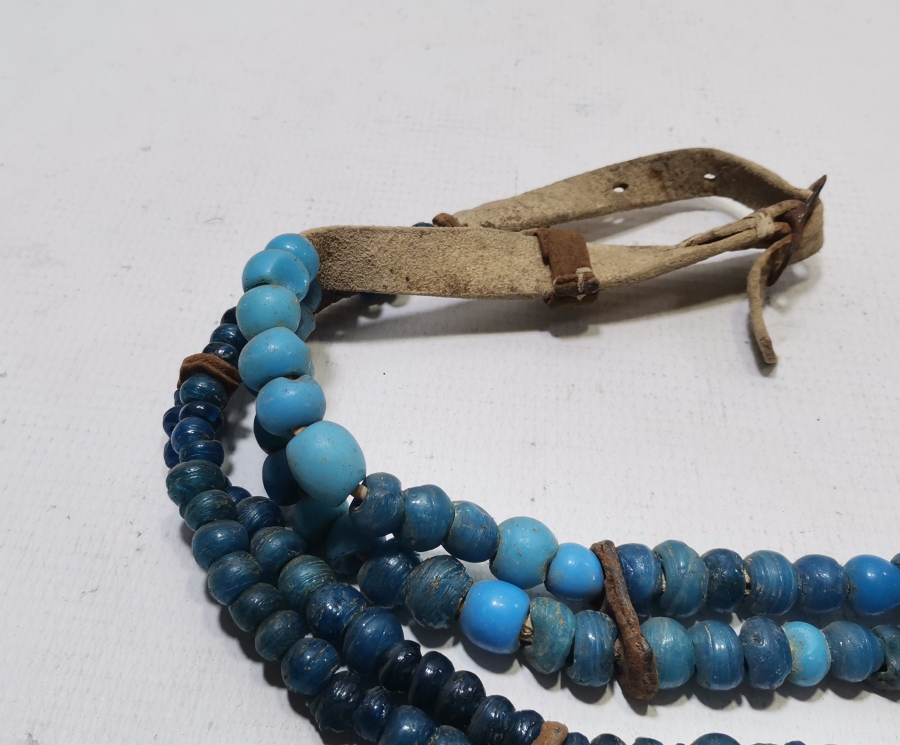 OPAL VE CAM HABBELERDEN YAPILMIŞ OSMANLI DÖNEMİ NADİR BUZAĞI KOLYESİ