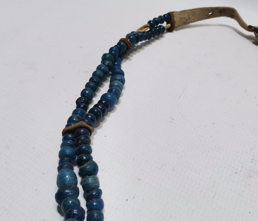 OPAL VE CAM HABBELERDEN YAPILMIŞ OSMANLI DÖNEMİ NADİR BUZAĞI KOLYESİ