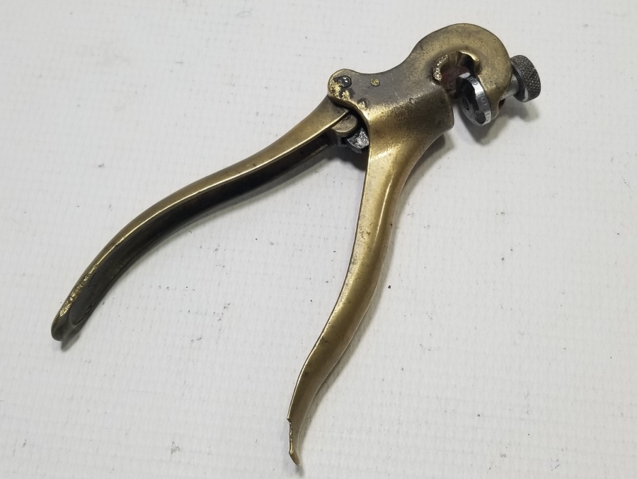 ANTİKA DÜĞME DELGECİ