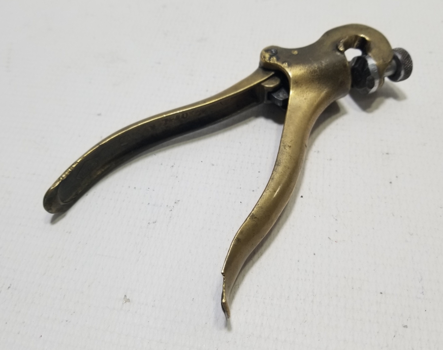 ANTİKA DÜĞME DELGECİ