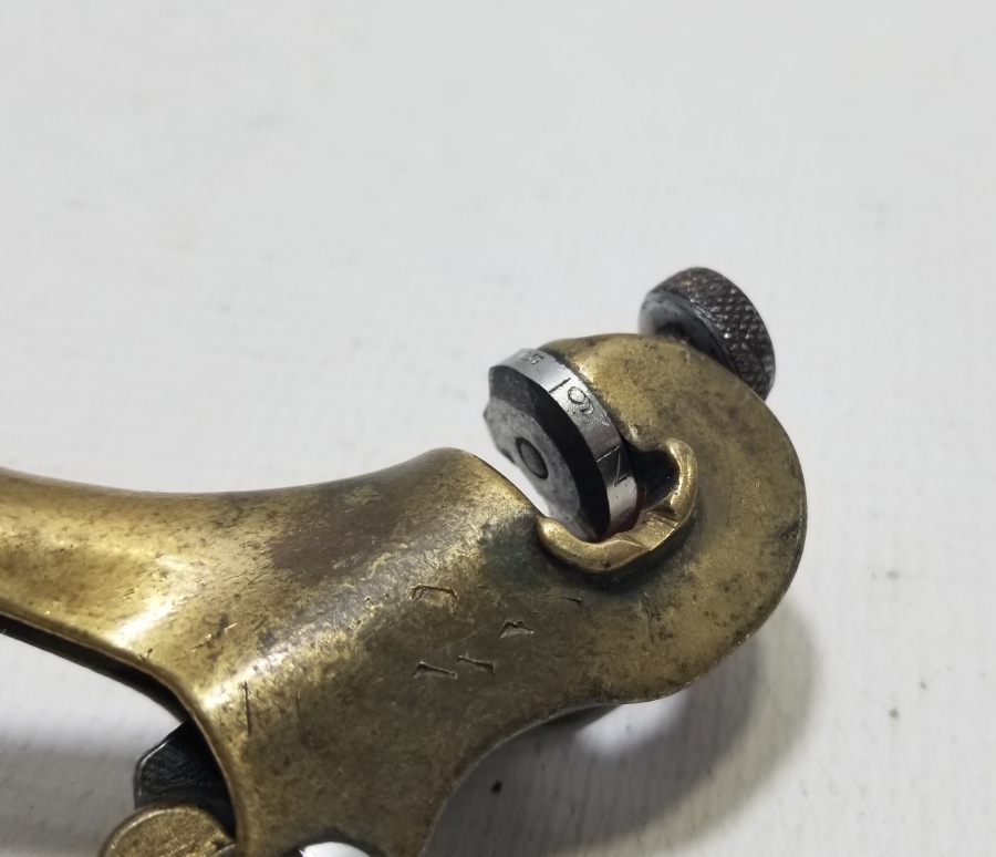 ANTİKA DÜĞME DELGECİ