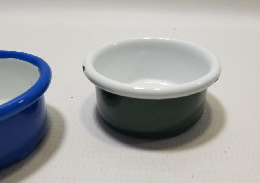 İKİ ADET ANTİKA EMAYE BERBER SABUNLUĞU