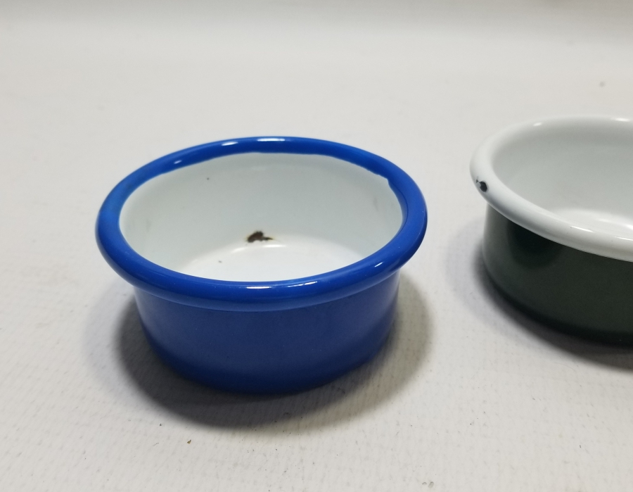 İKİ ADET ANTİKA EMAYE BERBER SABUNLUĞU