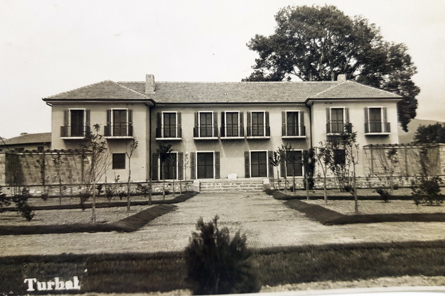 CUMHURİYET BAŞLARI SİYAH-BEYAZ TURHAL GÖRSELLİ FOTOĞRAF