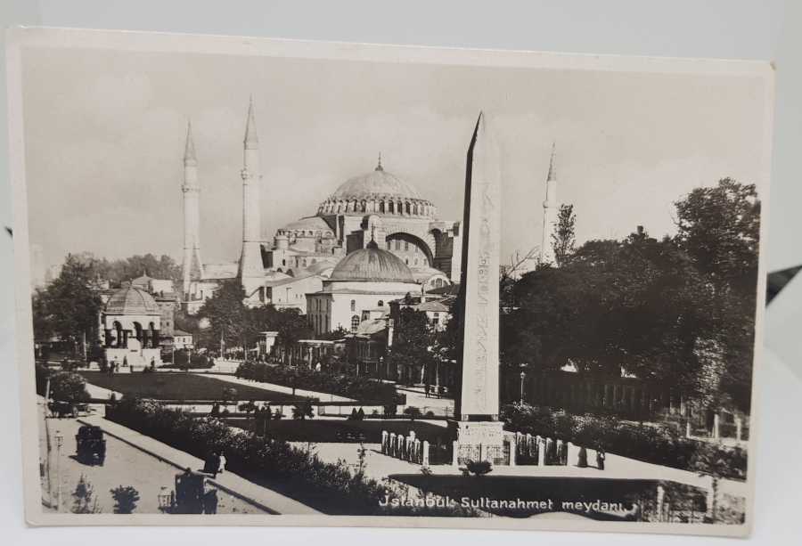 CUMHURİYET BAŞLARI ARKASI OSMANLICA YAZILI SULTAN AHMET MEYDANI GÖRSELLİ KARTPOSTAL