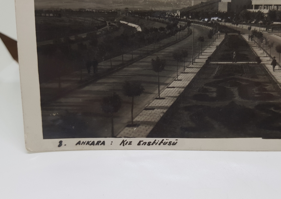 1939 TARİHLİ ANKARA KIZ ENSTİTÜSÜ GÖRSELLİ SİYAH-BEYAZ FOTOĞRAF