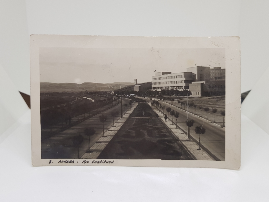 1939 TARİHLİ ANKARA KIZ ENSTİTÜSÜ GÖRSELLİ SİYAH-BEYAZ FOTOĞRAF