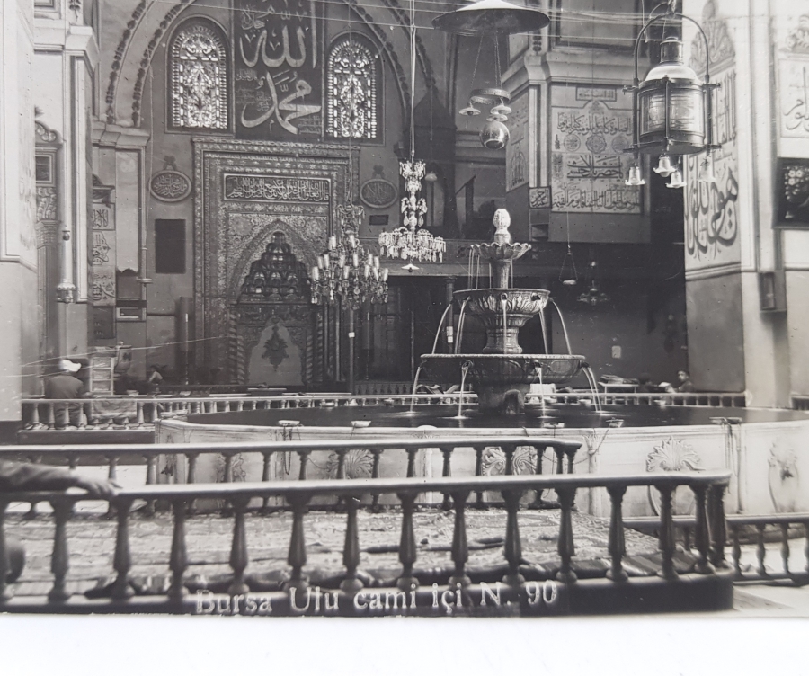 BURSA ULUCAMİ İÇİ GÖRSELLİ SİYAH-BEYAZ CUMHURİYET BAŞLARI KARTPOSTAL