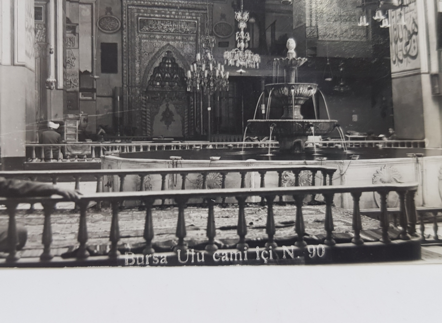 BURSA ULUCAMİ İÇİ GÖRSELLİ SİYAH-BEYAZ CUMHURİYET BAŞLARI KARTPOSTAL