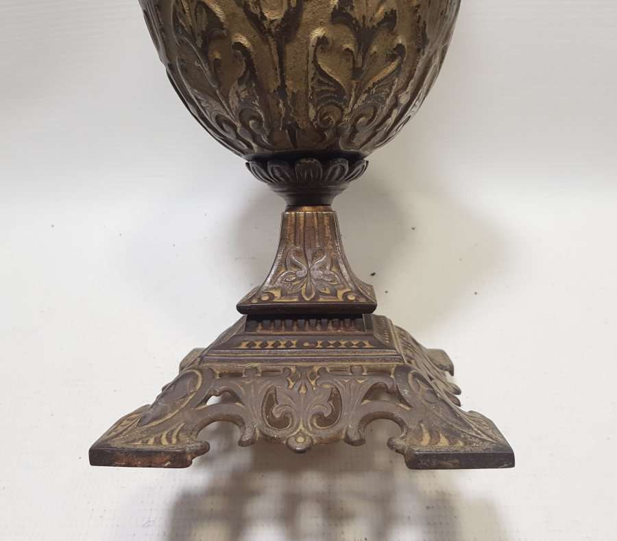 OSMANLI DÖNEMİ KABARTMA İŞÇİLİKLİ BRONZ GAZ LAMBASI