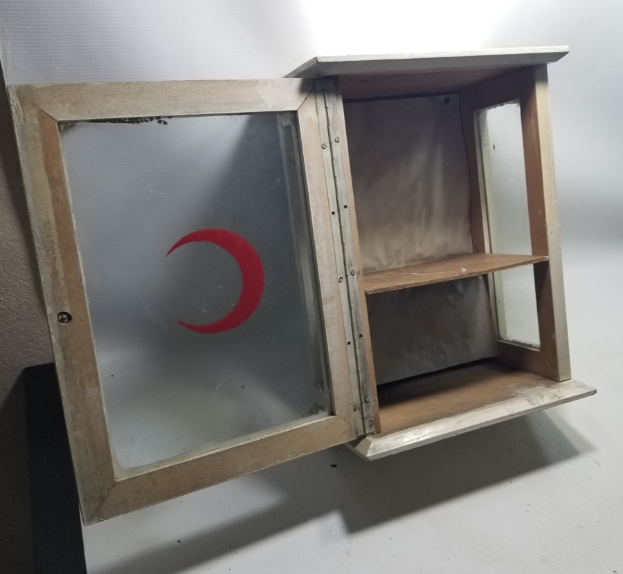 ANTİKA AHŞAP ECZA DOLABI