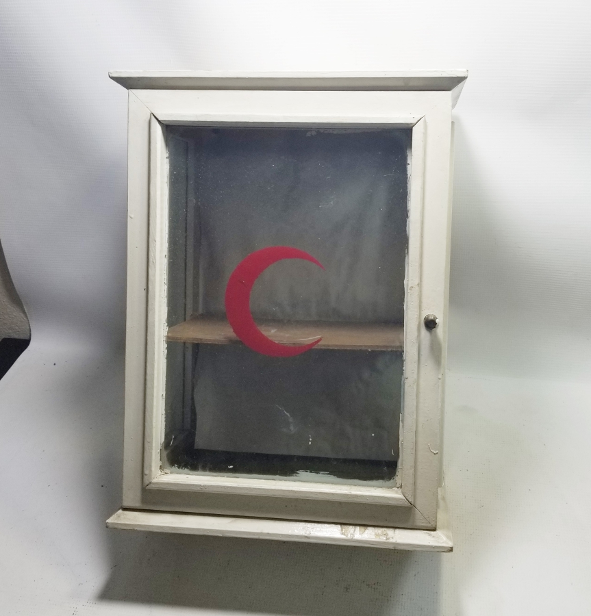 ANTİKA AHŞAP ECZA DOLABI