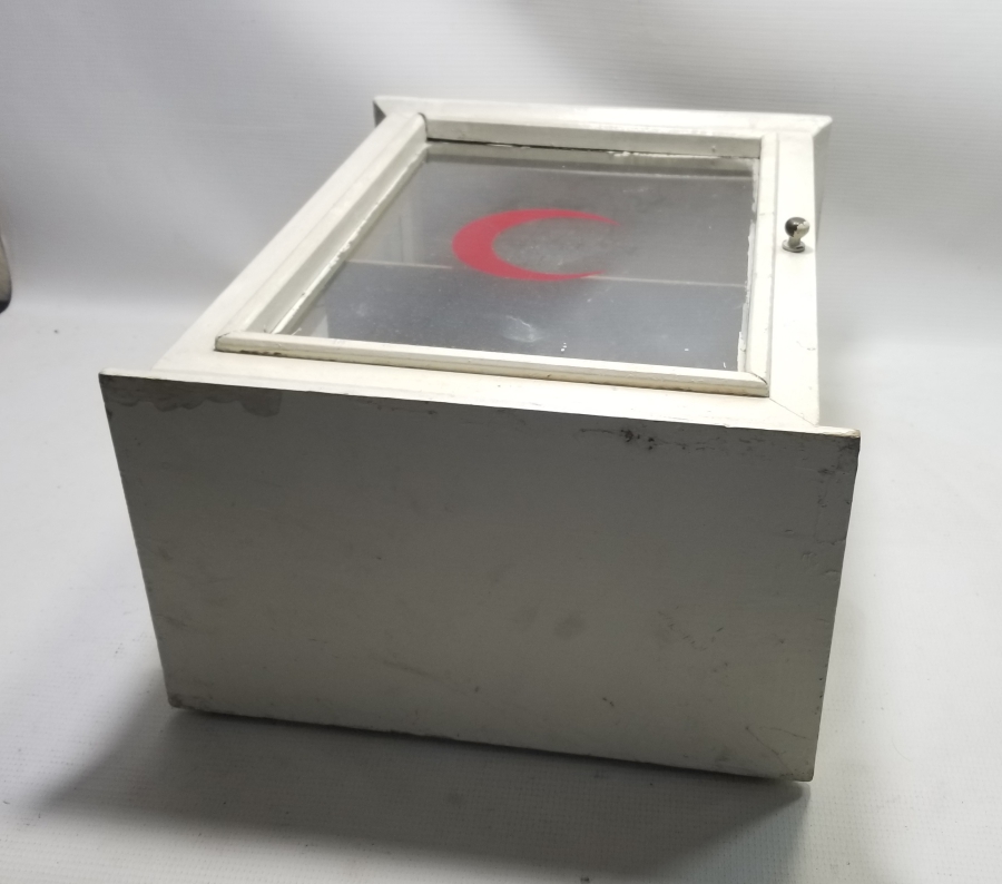 ANTİKA AHŞAP ECZA DOLABI