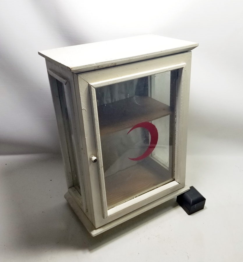 ANTİKA AHŞAP ECZA DOLABI