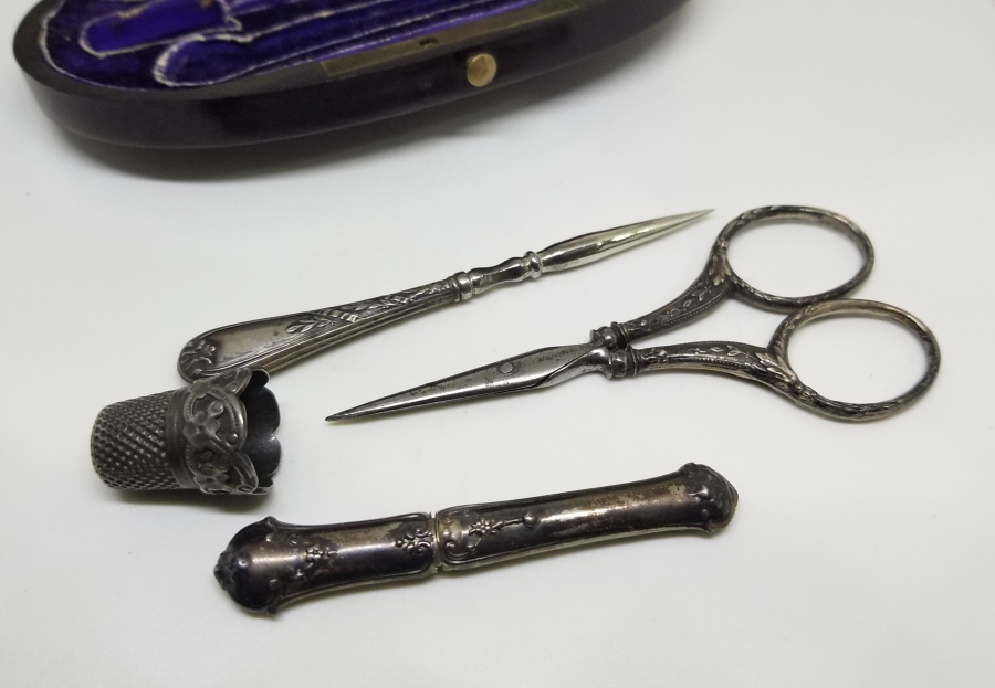 ORİJİNAL KUTUSUNDA ÇOK NADİR OSMANLI DÖNEMİ DİKİŞ TAKIMI