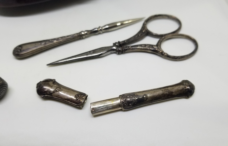 ORİJİNAL KUTUSUNDA ÇOK NADİR OSMANLI DÖNEMİ DİKİŞ TAKIMI