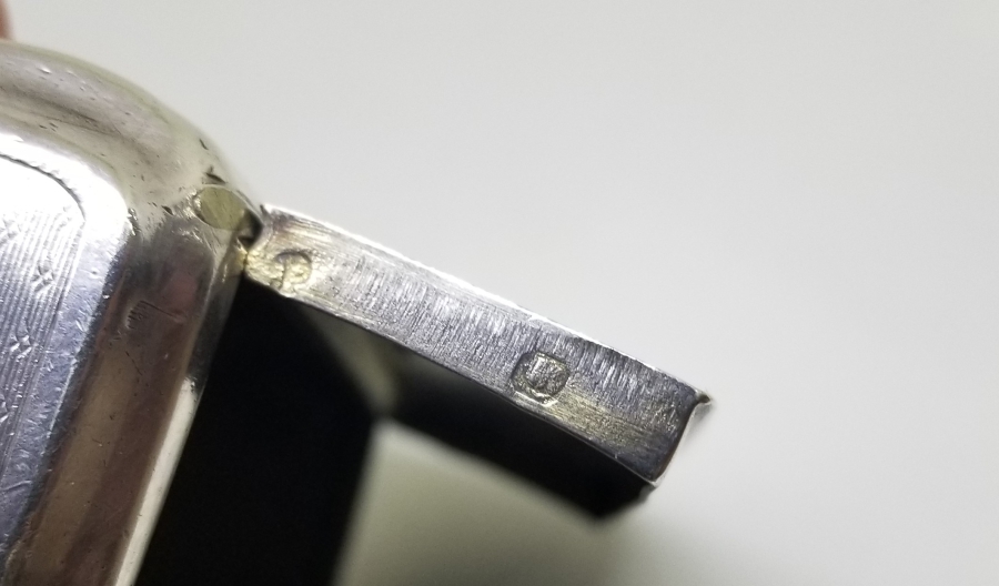 AZNAVUR İŞÇİLİKLİ ANTİKA GÜMÜŞ TÜTÜN TABAKASI