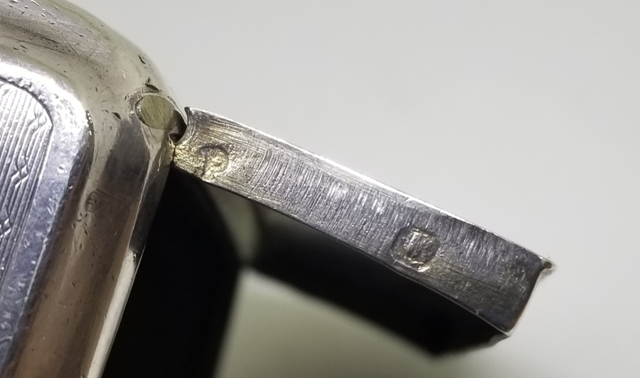 AZNAVUR İŞÇİLİKLİ ANTİKA GÜMÜŞ TÜTÜN TABAKASI