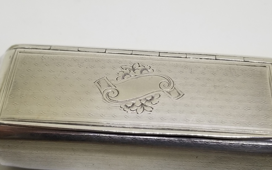 AZNAVUR İŞÇİLİKLİ ANTİKA GÜMÜŞ TÜTÜN TABAKASI