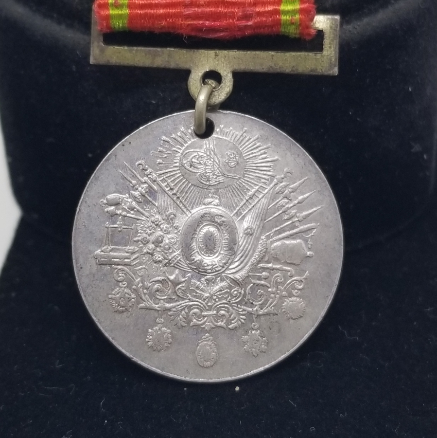 ORİJİNAL İPEK ASKISIYLA GÜMÜŞ LİYAKAT MADALYASI