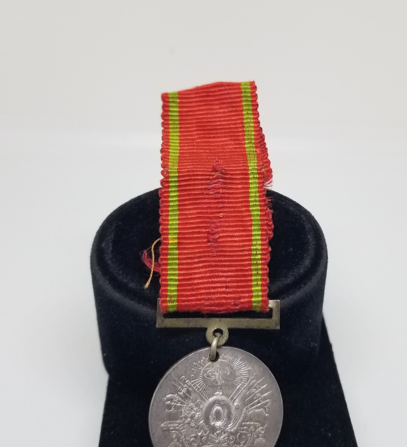 ORİJİNAL İPEK ASKISIYLA GÜMÜŞ LİYAKAT MADALYASI