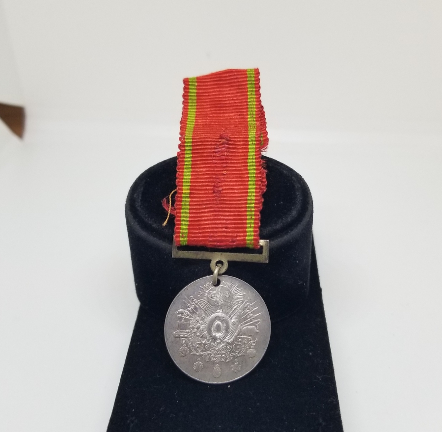 ORİJİNAL İPEK ASKISIYLA GÜMÜŞ LİYAKAT MADALYASI