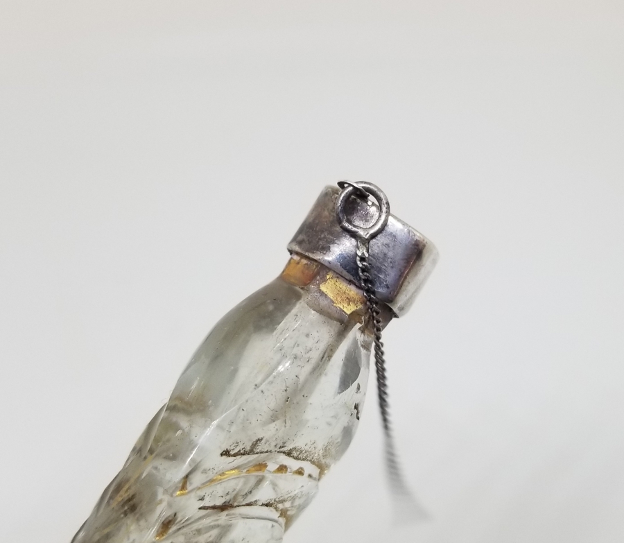 ÜZERİ ALTIN VERMEYLİ GÜMÜŞ KAPAKLI OSMANLI DÖNEMİ NADİR BEYKOZ PARFÜM ŞİŞESİ