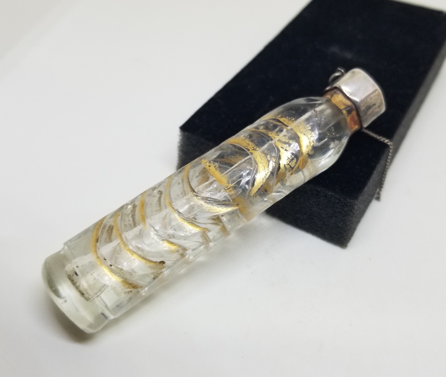 ÜZERİ ALTIN VERMEYLİ GÜMÜŞ KAPAKLI OSMANLI DÖNEMİ NADİR BEYKOZ PARFÜM ŞİŞESİ