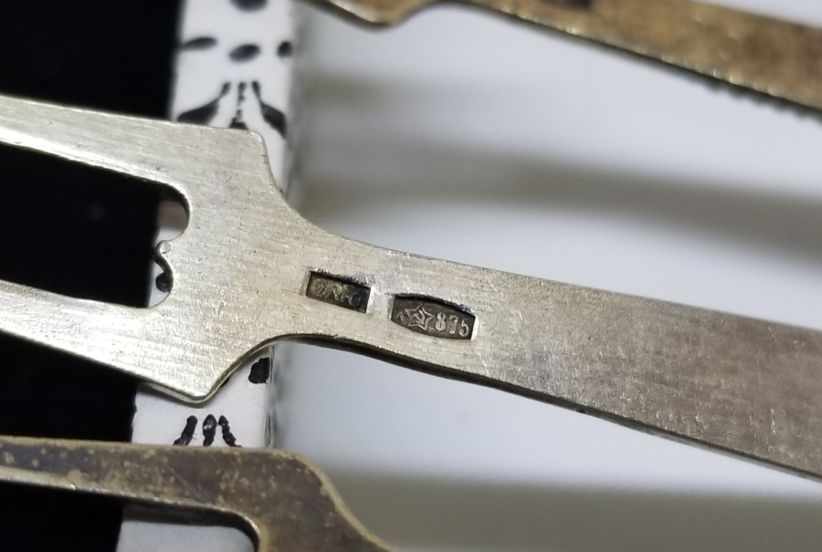 ORİJİNAL KUTUSUNDA MİNE İŞÇİLİKLİ ANTİKA GÜMÜŞ SOVYET ÇATAL TAKIMI