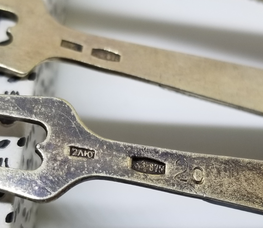 ORİJİNAL KUTUSUNDA MİNE İŞÇİLİKLİ ANTİKA GÜMÜŞ SOVYET ÇATAL TAKIMI