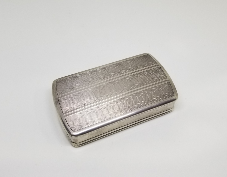 AZNAVUR İŞÇİLİKLİ VE İNSİYALLİ ANTİKA GÜMÜŞ SİGARA TABAKASI