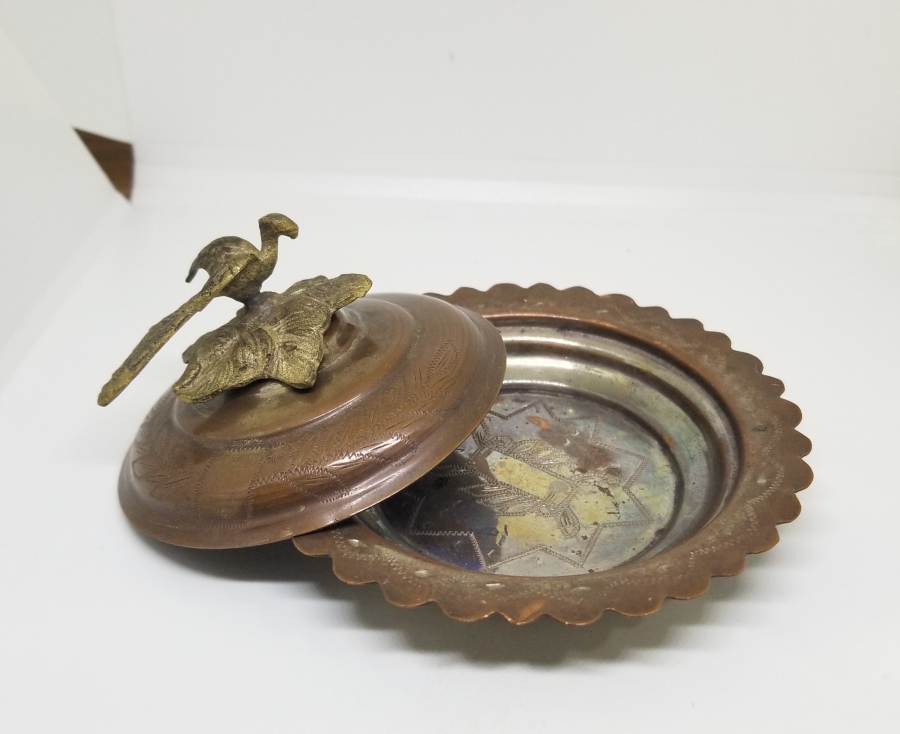 ÜZERİ KALEM İŞÇİLİKLİ VE KUŞLU ANTİKA KAPAKLI MAMA KABI