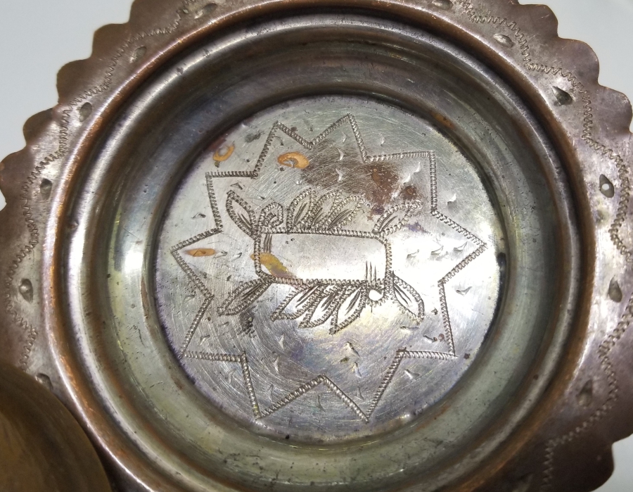 ÜZERİ KALEM İŞÇİLİKLİ VE KUŞLU ANTİKA KAPAKLI MAMA KABI