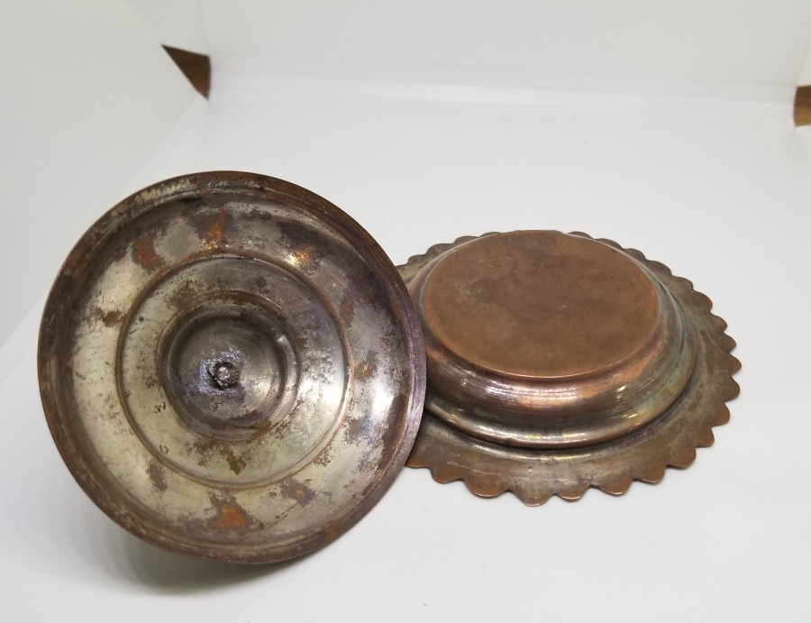 ÜZERİ KALEM İŞÇİLİKLİ VE KUŞLU ANTİKA KAPAKLI MAMA KABI