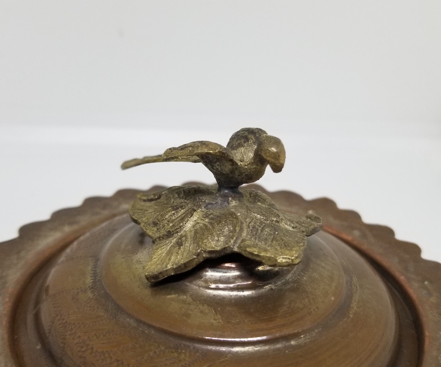 ÜZERİ KALEM İŞÇİLİKLİ VE KUŞLU ANTİKA KAPAKLI MAMA KABI