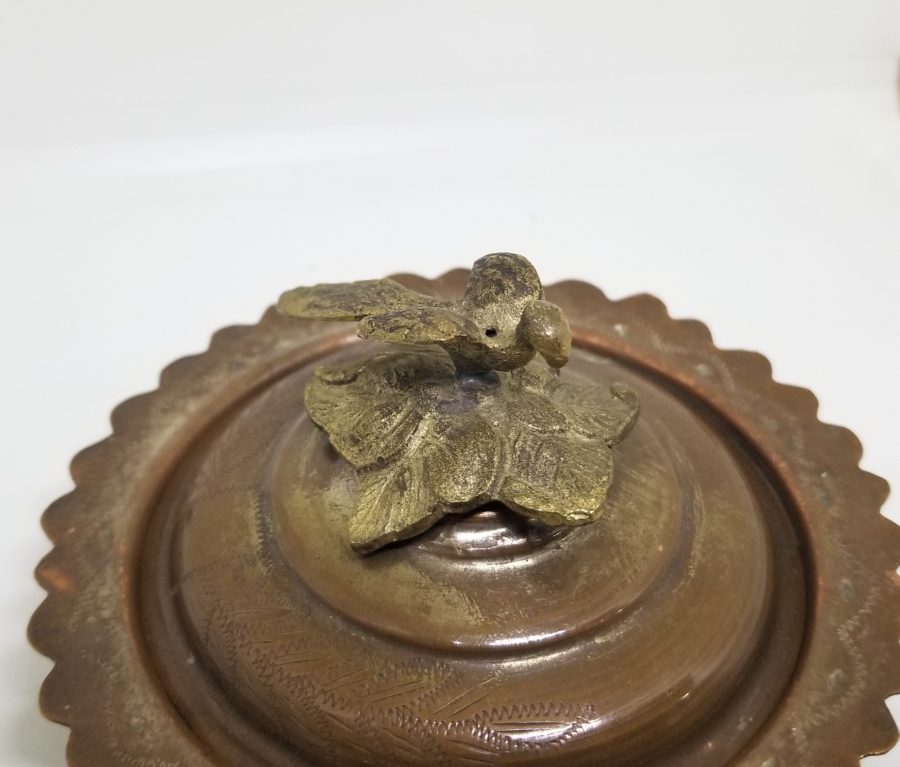 ÜZERİ KALEM İŞÇİLİKLİ VE KUŞLU ANTİKA KAPAKLI MAMA KABI