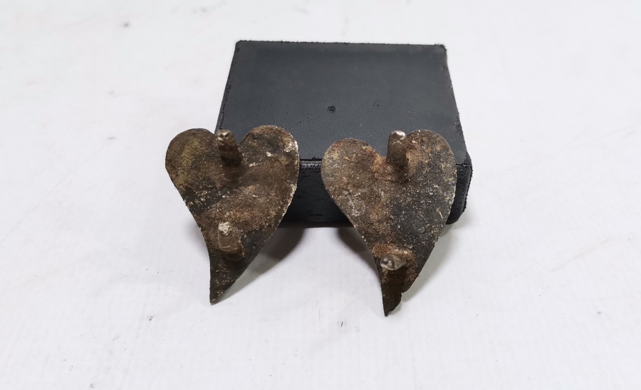 ÜZERİ MAŞALLAH YAZILI İKİ ADET ANTİKA AT DÖŞLÜĞÜ PARÇASI