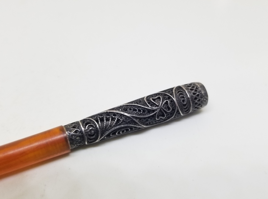 OSMANLI DÖNEMİ TELKARİ İŞÇİLİKLİ VE KEHRİBAR EMZİKLİ GÜMÜŞ SİGARA AĞIZLIĞI