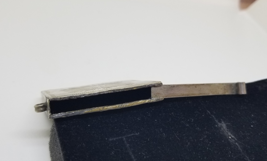 ÜZERİNDE SALTANAT ŞEMSESİ BULUNAN NADİR TİPTE OSMANLI DÖNEMİ GÜMÜŞ ASKER HAMAYILI