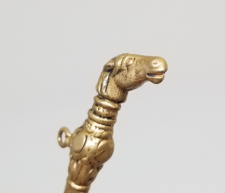 AT BAŞI FORMUNDA YAPILMIŞ NADİR CEP SAATİ KURMA ANAHTARI