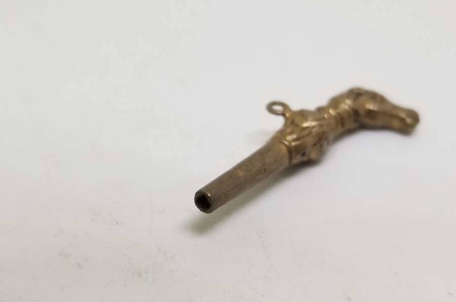 AT BAŞI FORMUNDA YAPILMIŞ NADİR CEP SAATİ KURMA ANAHTARI