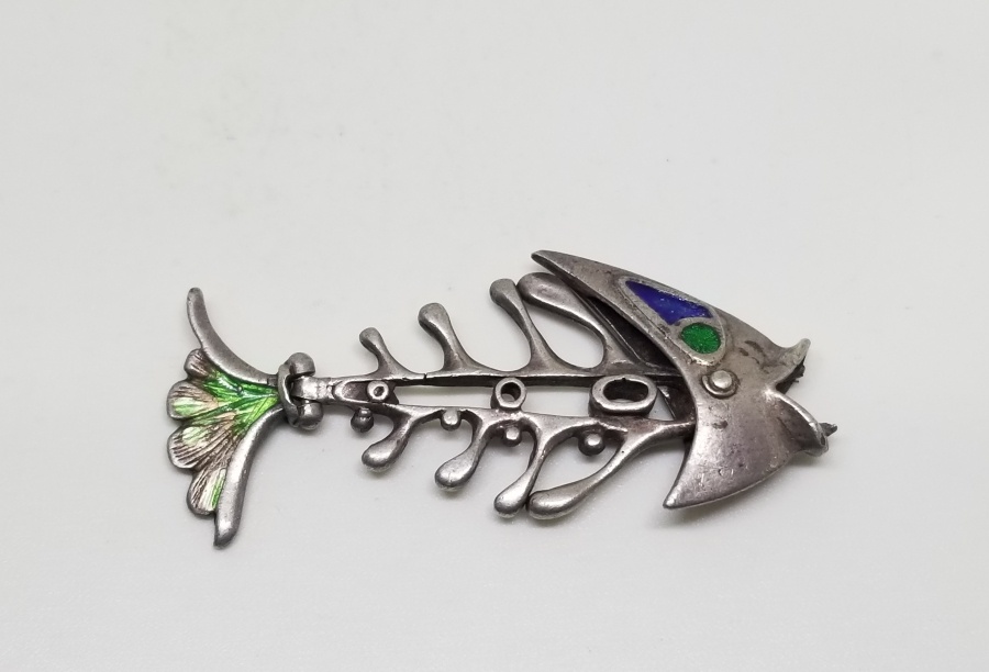 ÜZERİ MİNE İŞÇİLİKLİ BALIK FORMLU ANTİKA GÜMÜŞ OBJE