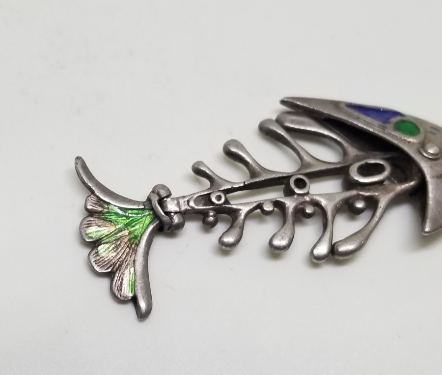 ÜZERİ MİNE İŞÇİLİKLİ BALIK FORMLU ANTİKA GÜMÜŞ OBJE