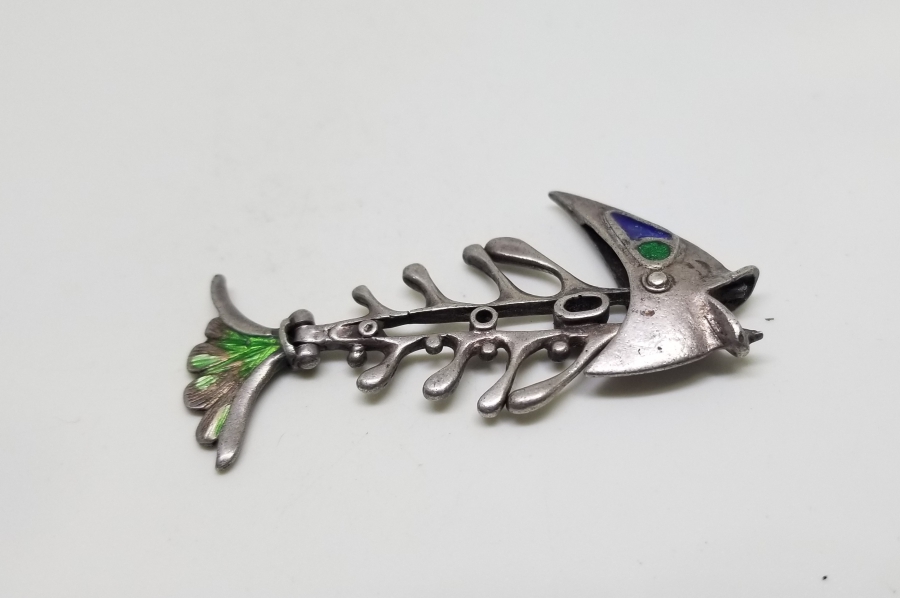 ÜZERİ MİNE İŞÇİLİKLİ BALIK FORMLU ANTİKA GÜMÜŞ OBJE