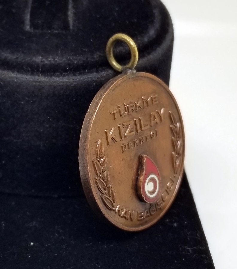 ÜZERİ MİNE İŞÇİLİKLİ KAN BAĞIŞÇISI ANTİKA MADALYA